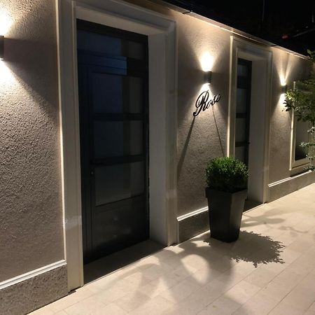 Rose Downtown Apartment Podgoriţa Exterior foto