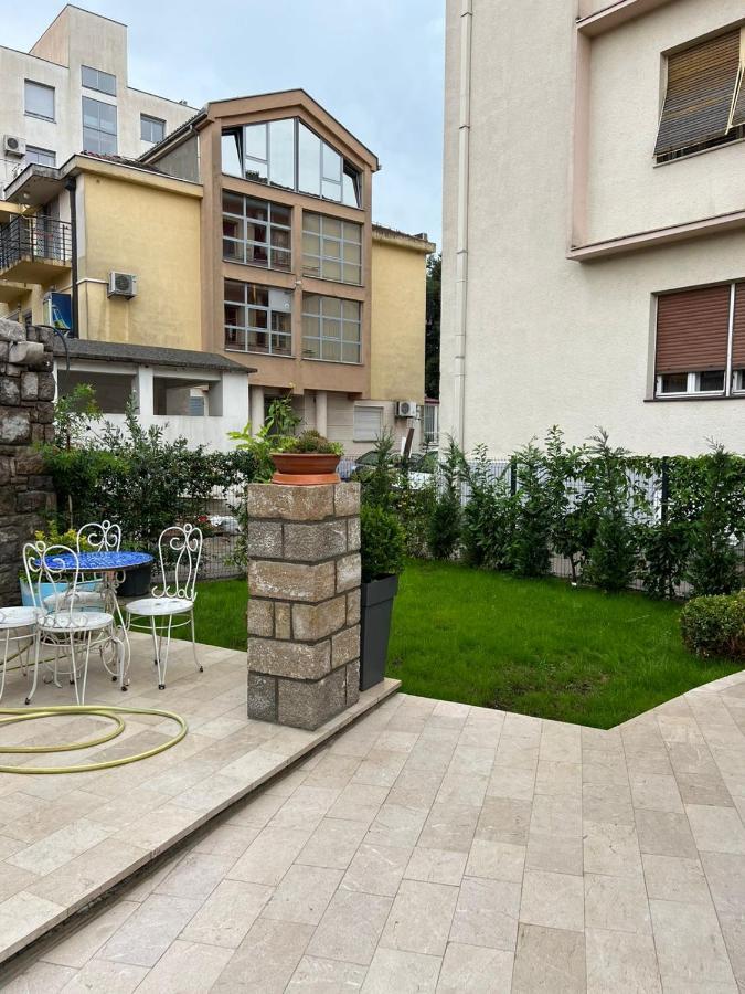Rose Downtown Apartment Podgoriţa Exterior foto