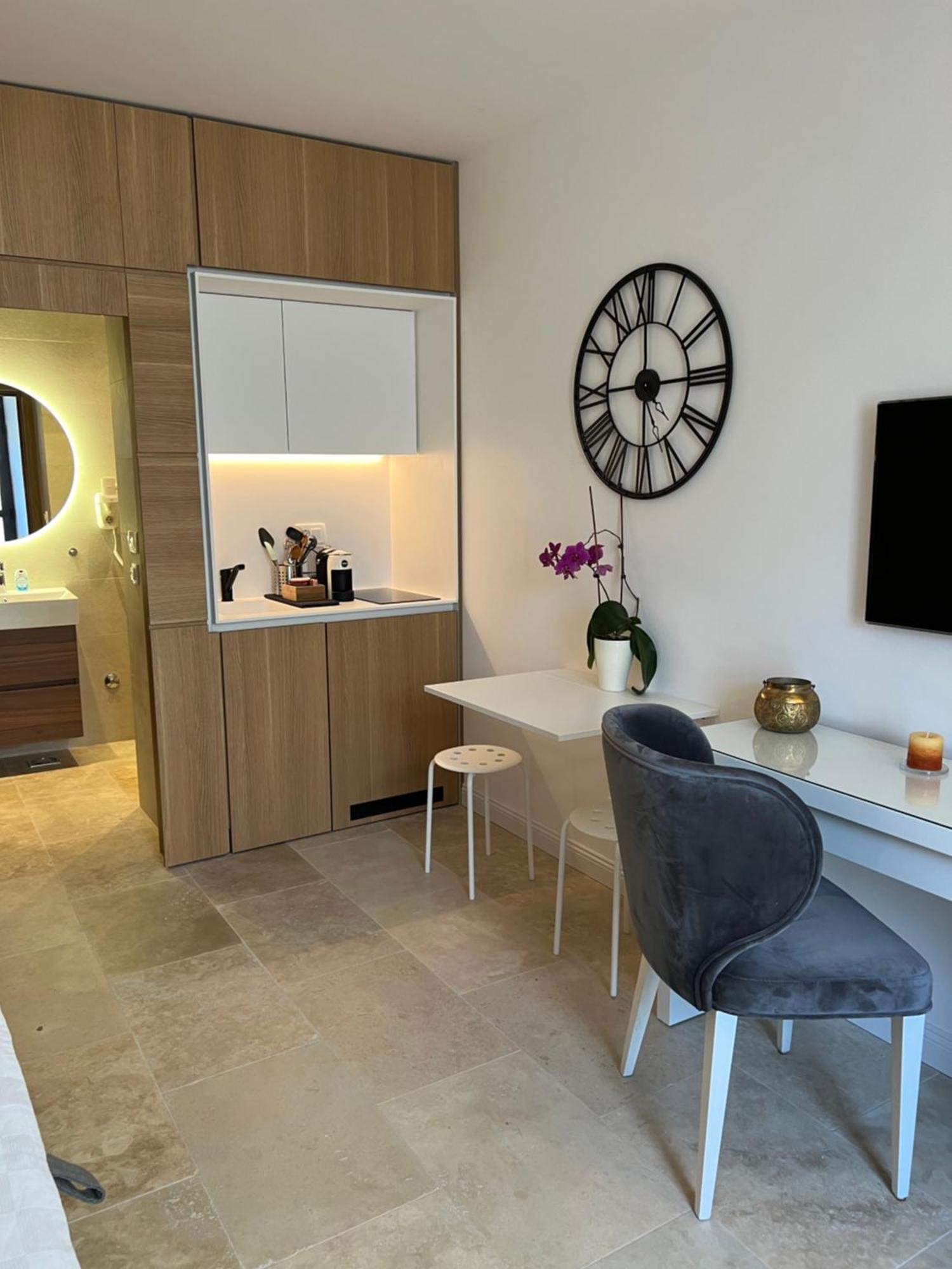 Rose Downtown Apartment Podgoriţa Exterior foto